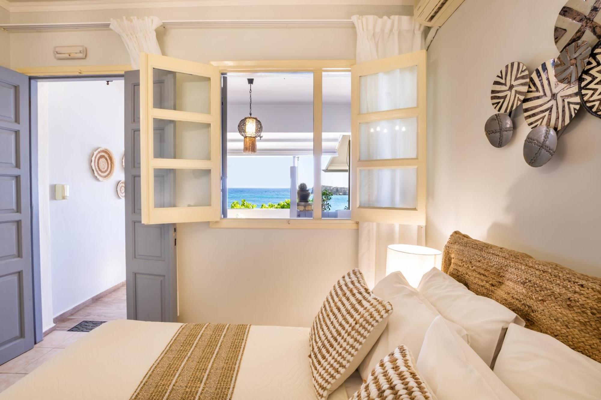 Le Grand Bleu Studios&Apartments Lefkos  Extérieur photo